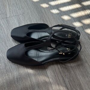 Zara Women's Elegant Black Flat